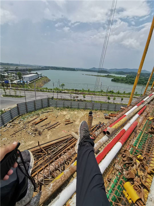 古县作业中发生设备损坏或人员意外，责任怎么划分？